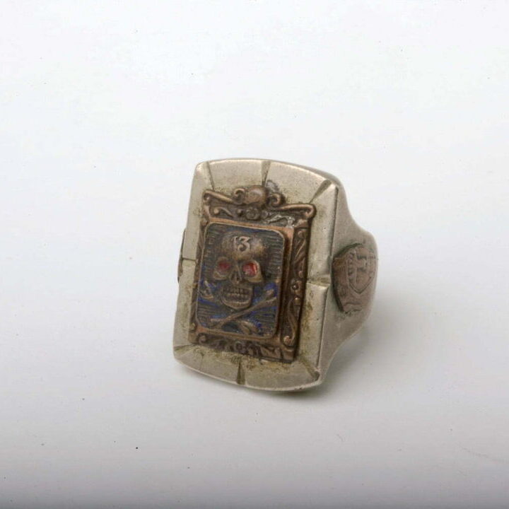 <!--:en-->Vintage Auction File 36: Mexican Silver Skull Ring “13”<!--:-->